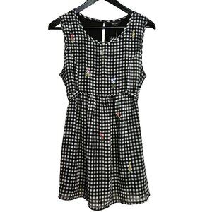 NWT STORK & BABE Black & White Gingham Flower Embroidered Maternity Top Size Med